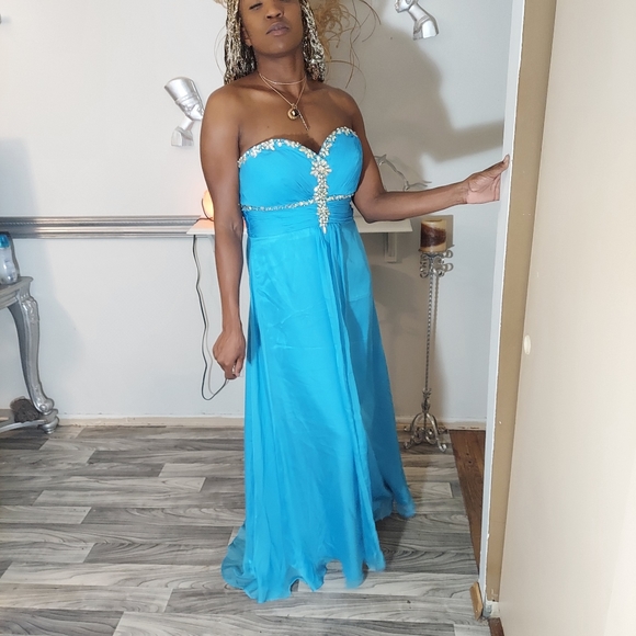 Dress - Picture 1 of 2